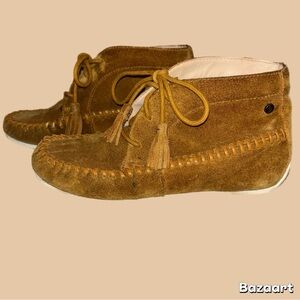 Brown suede leather ankle boots with tassel detail on the laces
Size US 6.5